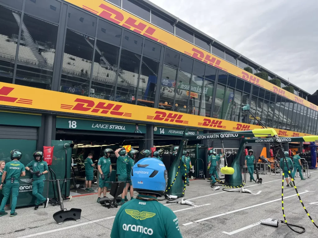 Pitlane en paddocktour door de dutch grand prix formule 1 paddock onderdeel van de vip experience