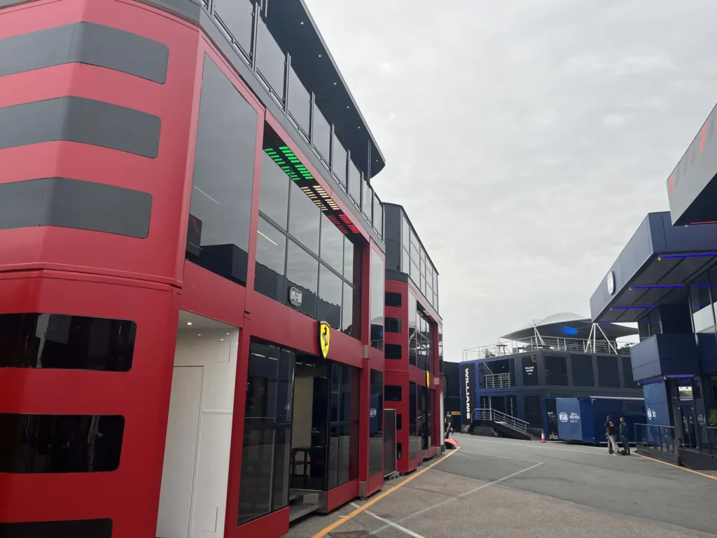 paddocktour door de dutch grand prix formule 1 paddock onderdeel van de vip experience