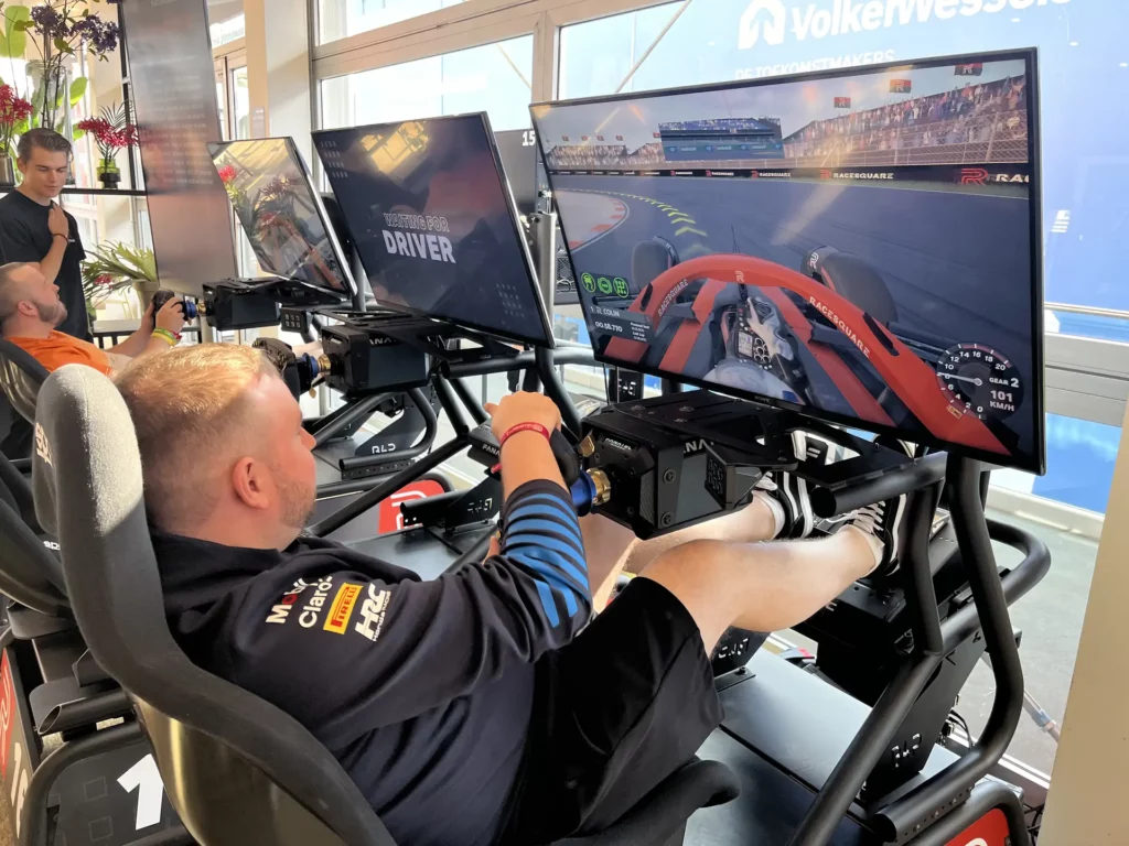 Simulator racen bij circuit zandvoort tijdens de dutch grand prix vip experience